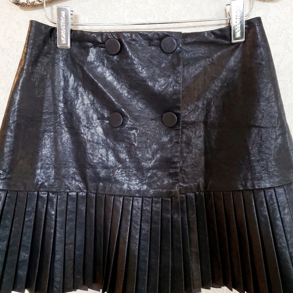 Zara Faux leather pleated skirt size Small - Picture 2 of 10